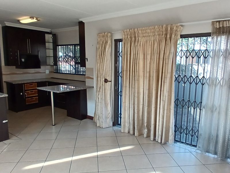 Beautiful property at a great price! - Photo 9