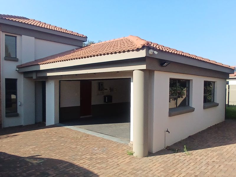 Beautiful property at a great price! - Photo 2
