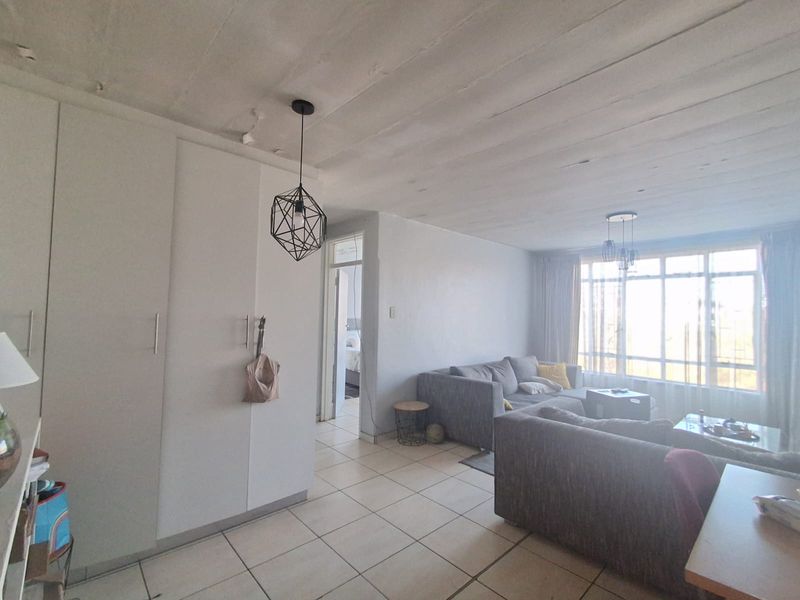 2-Bedroom Apartment For Sale in Vereeniging Central. - Photo 9