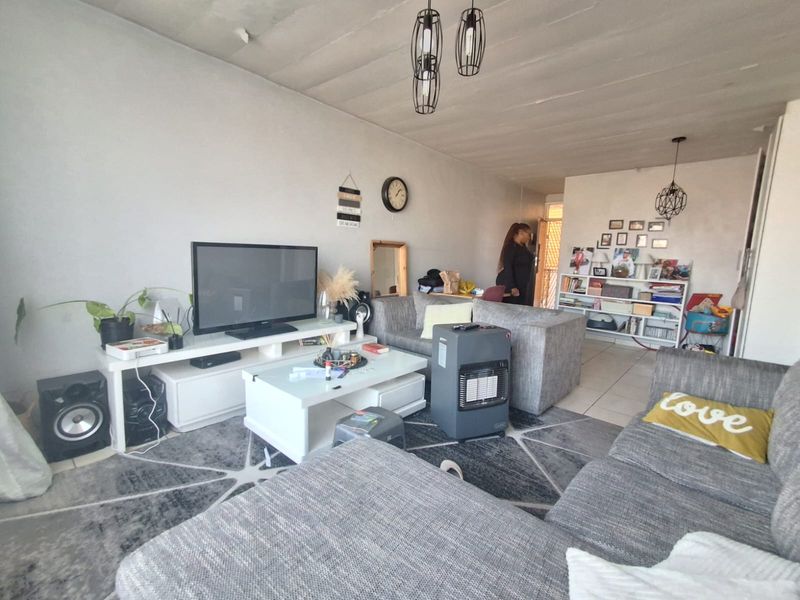 2-Bedroom Apartment For Sale in Vereeniging Central. - Photo 8