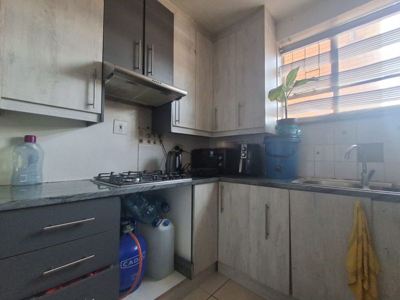 2-Bedroom Apartment For Sale in Vereeniging Central. - Photo 6