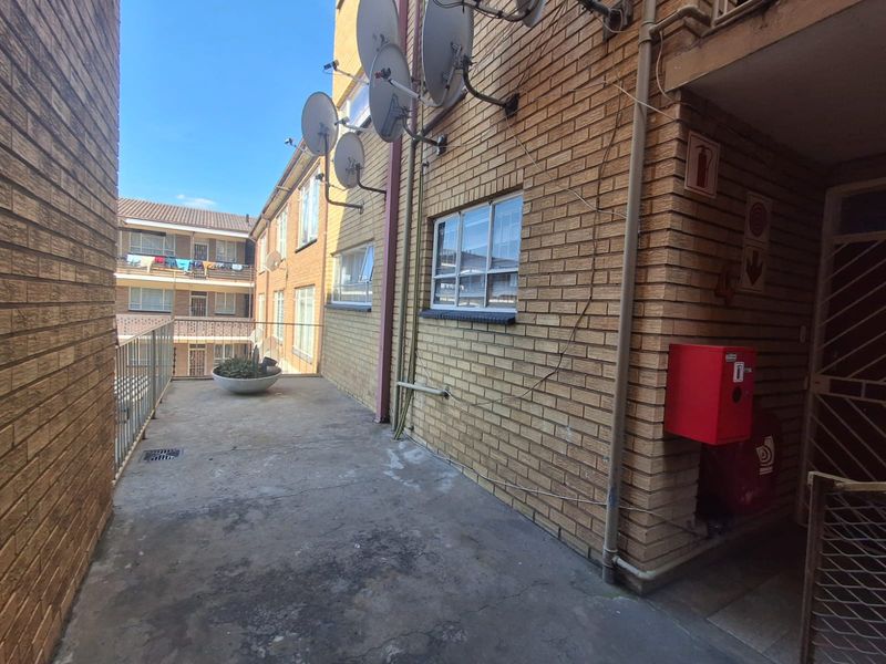 2-Bedroom Apartment For Sale in Vereeniging Central. - Photo 4