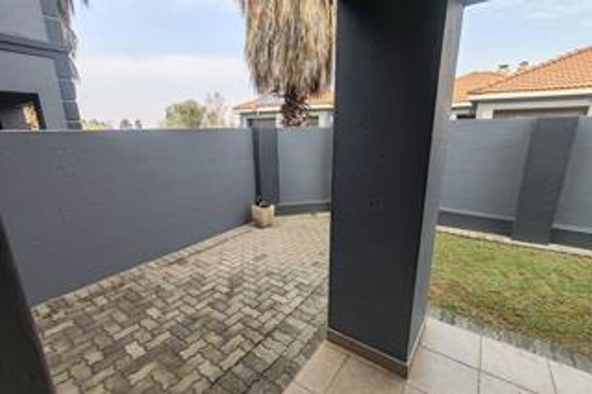 3 Bedroom Apartment to Rent in Helderwyk Estate, Brakpan. Situated in the highly secure Estate - Photo 4