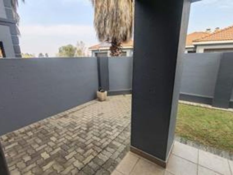 3 Bedroom Apartment to Rent in Helderwyk Estate, Brakpan. Situated in the highly secure Estate - Photo 4