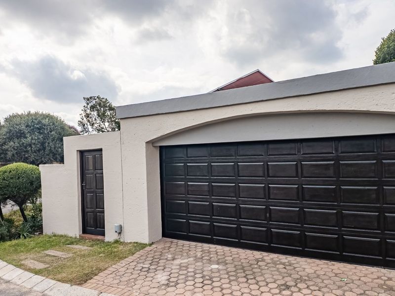 Secure, Stylish & Perfectly Positioned Cluster Living - Photo 1