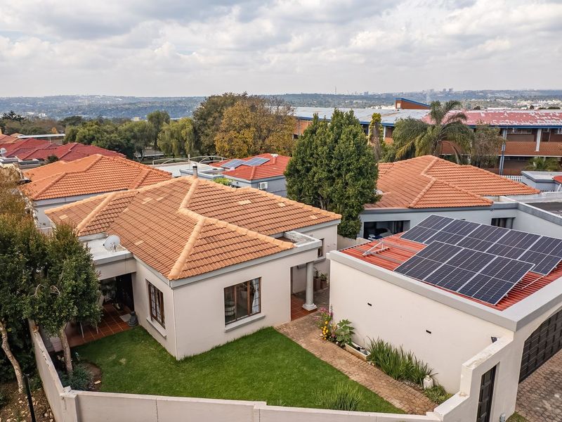 Secure, Stylish & Perfectly Positioned Cluster Living - Photo 3