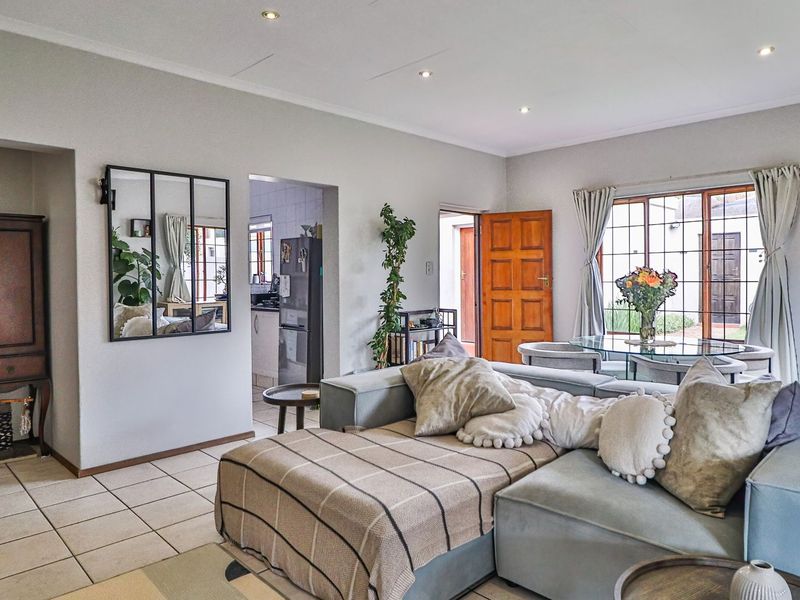 Secure, Stylish & Perfectly Positioned Cluster Living - Photo 9