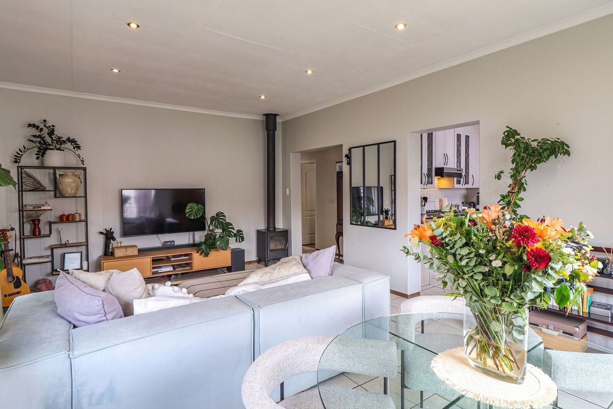 Secure, Stylish & Perfectly Positioned Cluster Living - Photo 5