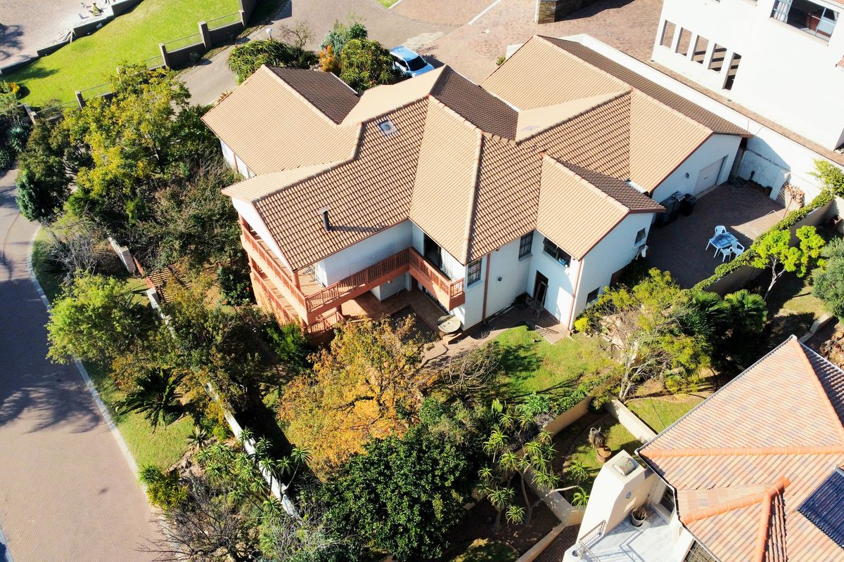 Sophisticated Architectural Masterpiece in an Exclusive Benfleur Estate - Photo 2