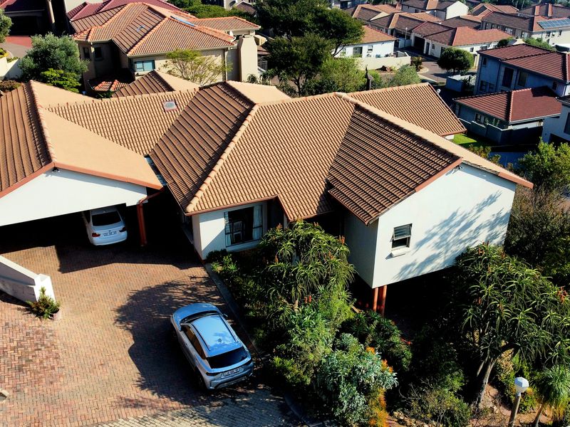 Sophisticated Architectural Masterpiece in an Exclusive Benfleur Estate - Photo 7