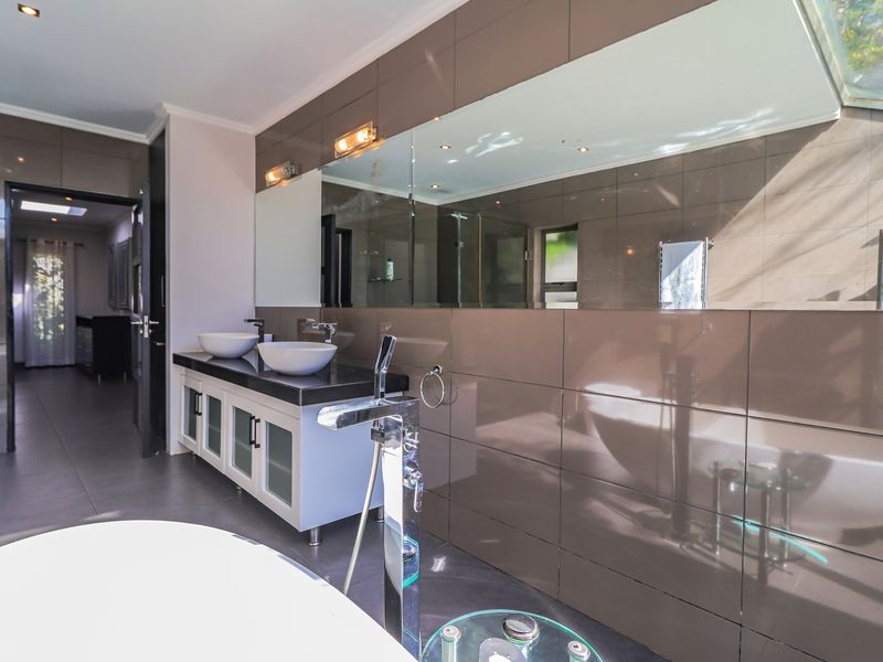 Exceptional Modern Family Residence Bryanston - Photo 10