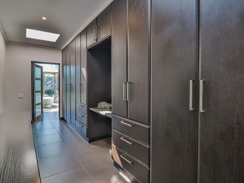 Exceptional Modern Family Residence Bryanston - Photo 8