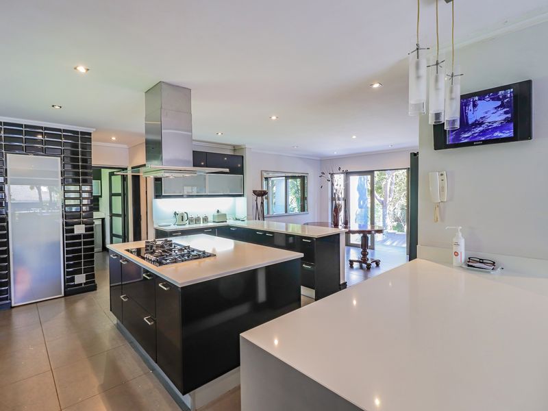 Exceptional Modern Family Residence Bryanston - Photo 3