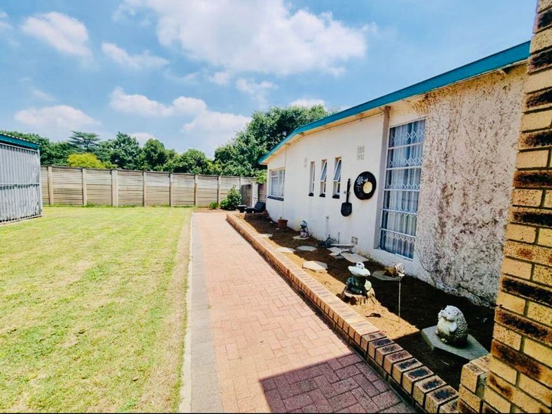 Beautiful Family House for Sale in Sasolburg - Photo 1