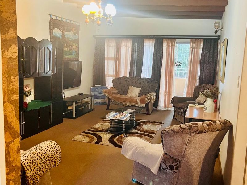 Beautiful Family House for Sale in Sasolburg - Photo 4