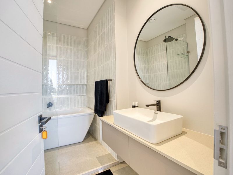Modern Coastal Residence with Investment Potential - Photo 8