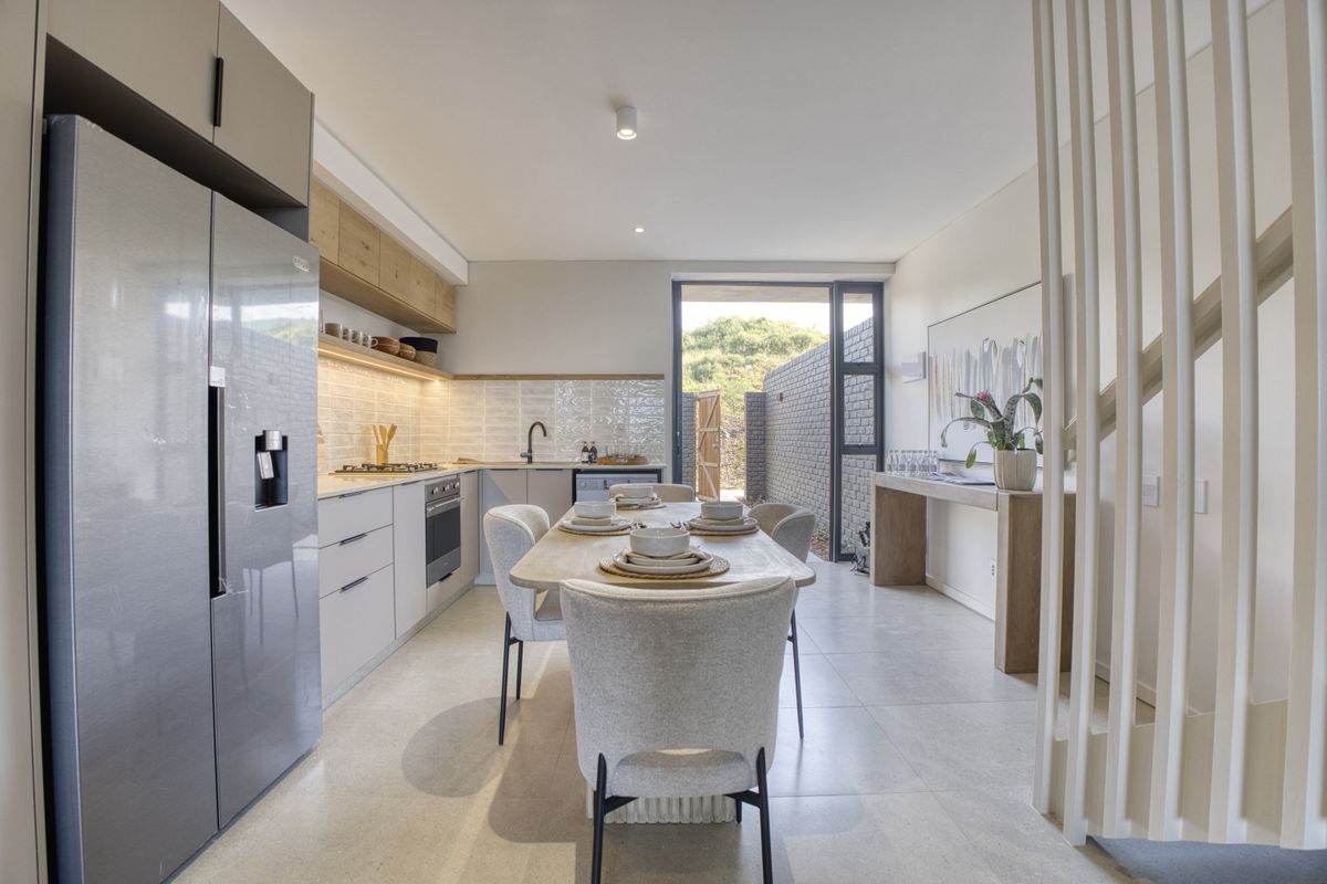 Modern Coastal Residence with Investment Potential - Photo 3