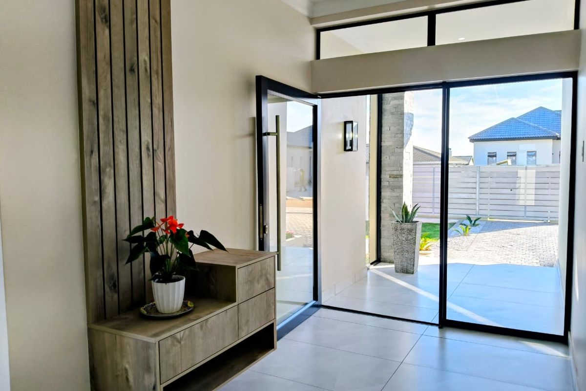 Luxury Coastal Executive Home with Sea Views & Premium Finishes - Photo 4