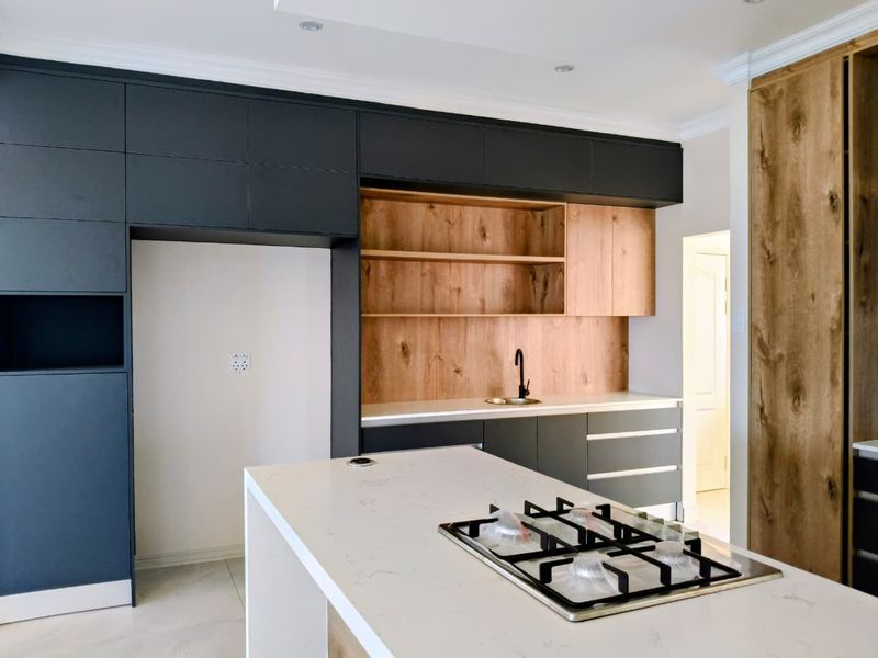 Luxury Coastal Executive Home with Sea Views & Premium Finishes - Photo 10