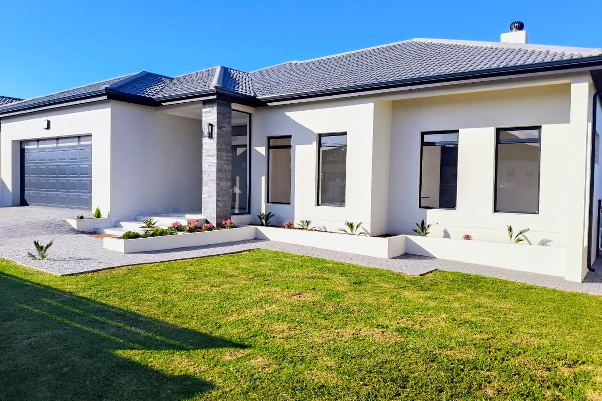 Luxury Coastal Executive Home with Sea Views & Premium Finishes - Photo 2