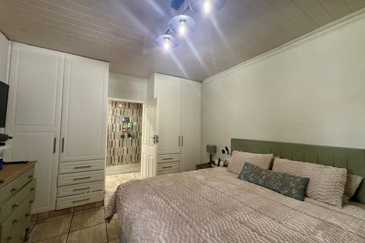 Modern 4-Bedroom Family Home in Sought-After Veld en Vlei, Richards Bay - Photo 5