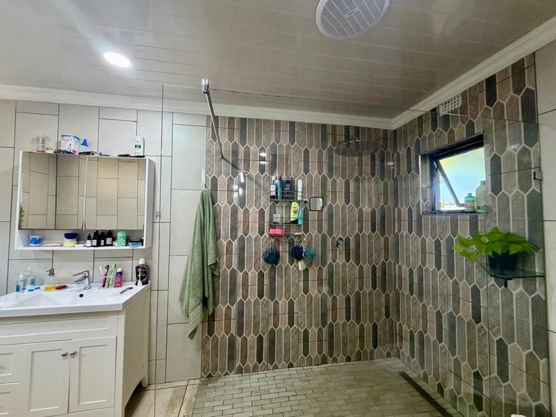 Modern 4-Bedroom Family Home in Sought-After Veld en Vlei, Richards Bay - Photo 8