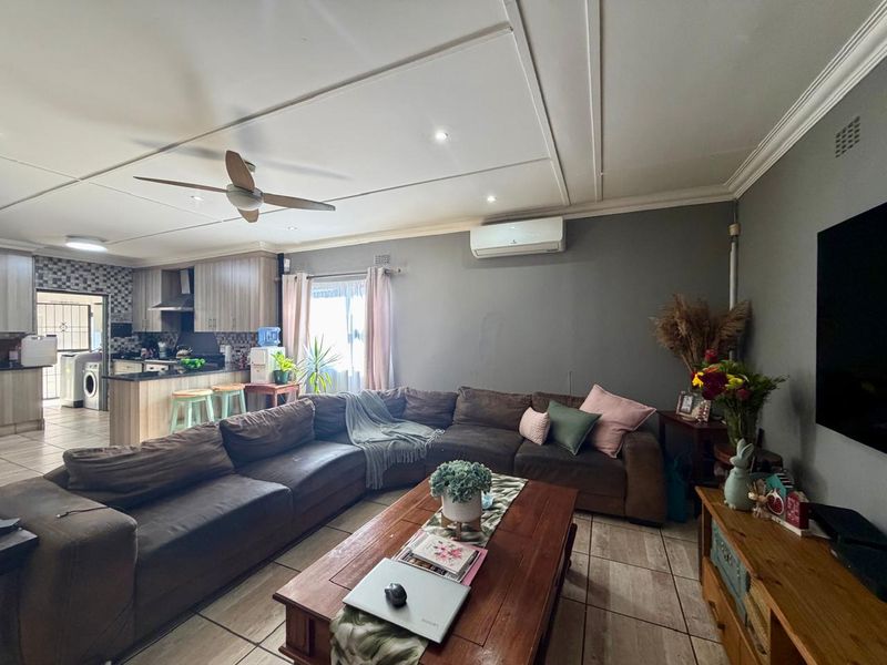 Modern 4-Bedroom Family Home in Sought-After Veld en Vlei, Richards Bay - Photo 9