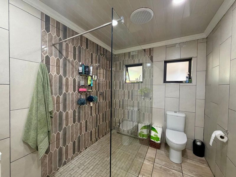 Modern 4-Bedroom Family Home in Sought-After Veld en Vlei, Richards Bay - Photo 7