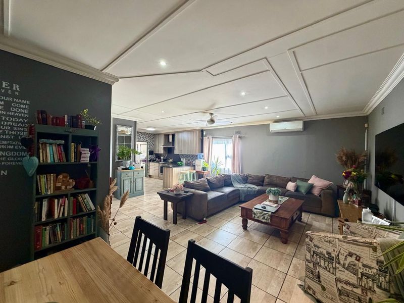 Modern 4-Bedroom Family Home in Sought-After Veld en Vlei, Richards Bay - Photo 3