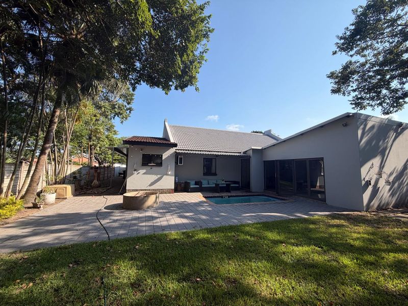 Modern 4-Bedroom Family Home in Sought-After Veld en Vlei, Richards Bay - Photo 2