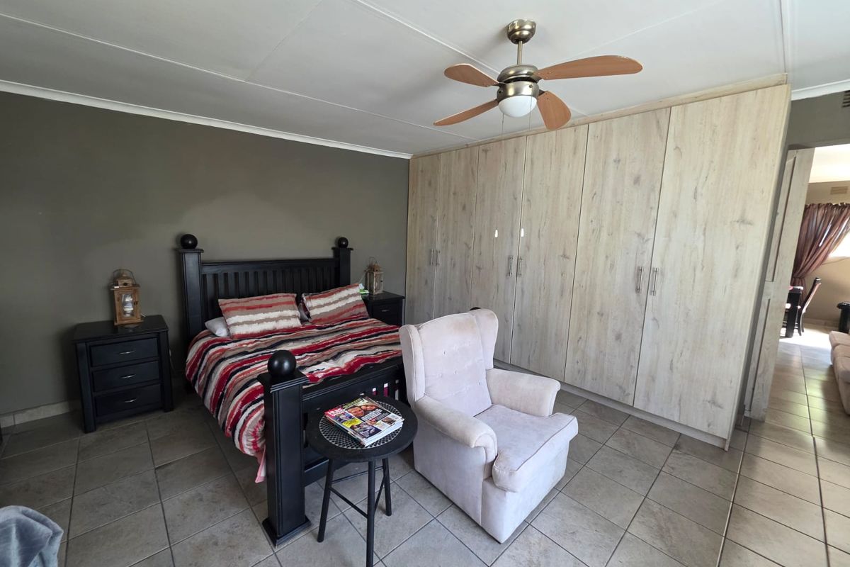 ABSOLUTE STUNNER FOR SALE IN A SOUGHT-AFTER AREA OF SASOLBURG! - Photo 2