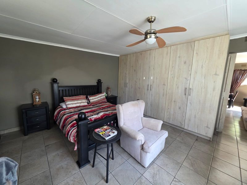 ABSOLUTE STUNNER FOR SALE IN A SOUGHT-AFTER AREA OF SASOLBURG! - Photo 2
