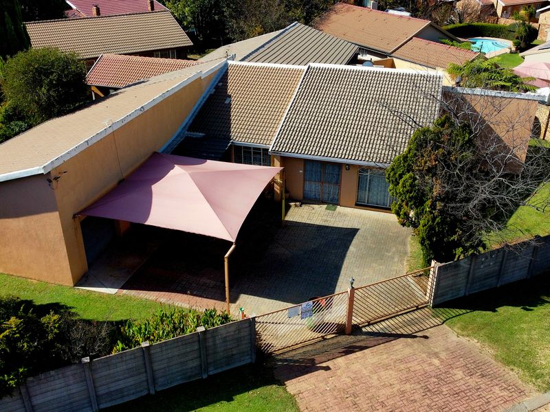 Magnificent 4 Bedroom Family Home with an Independent 3 Bedroom second property. - Photo 10