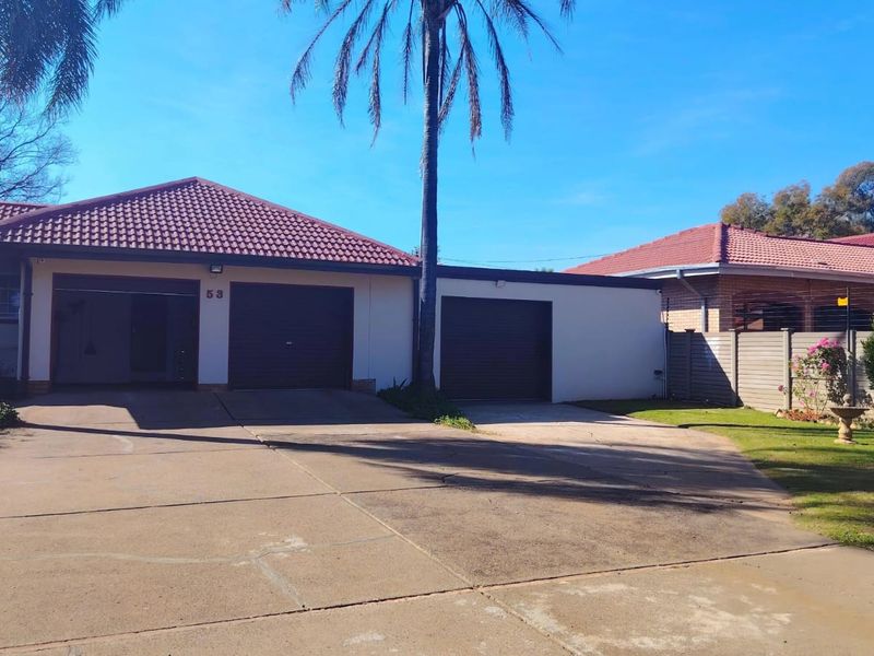 STUNNING FAMILY HOME FOR SALE IN VAALPARK - Photo 1