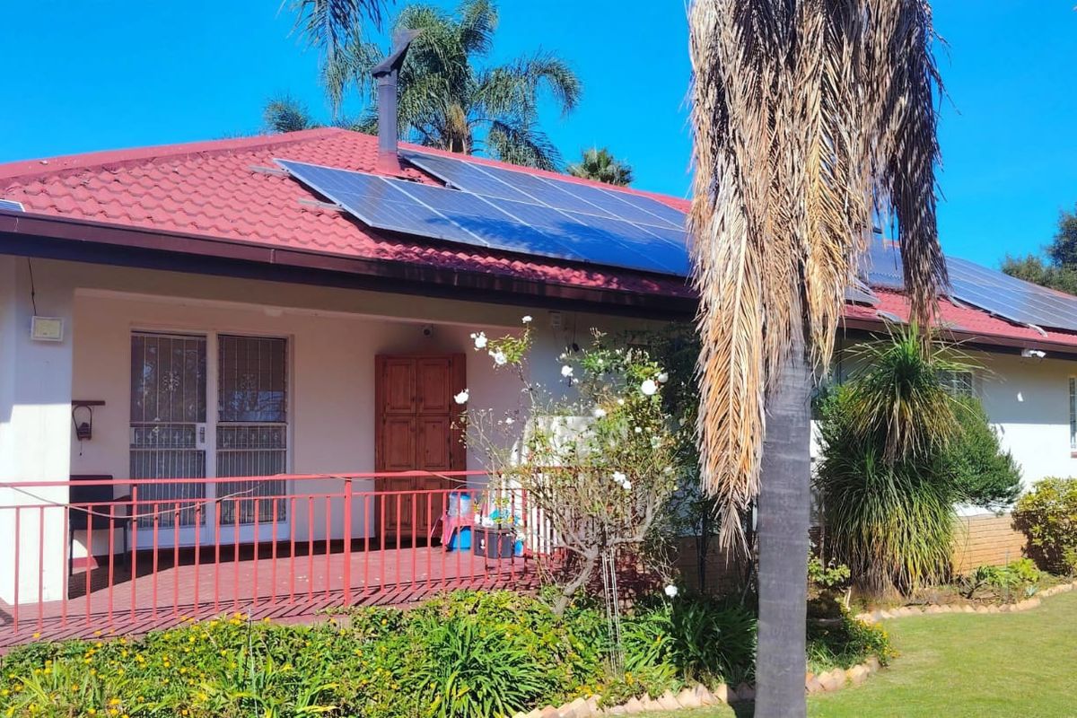 STUNNING FAMILY HOME FOR SALE IN VAALPARK - Photo 2
