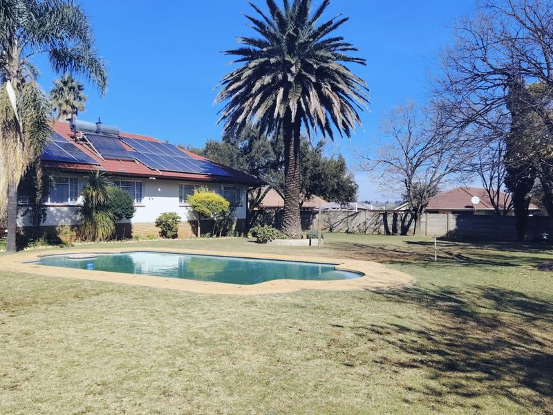 STUNNING FAMILY HOME FOR SALE IN VAALPARK - Photo 4