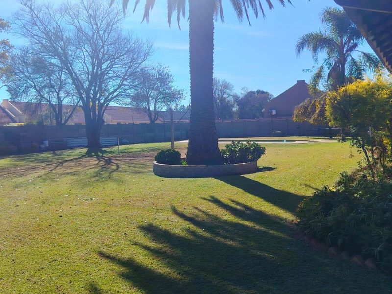 STUNNING FAMILY HOME FOR SALE IN VAALPARK - Photo 6