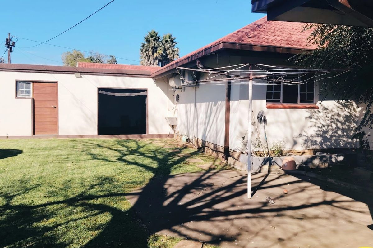 STUNNING FAMILY HOME FOR SALE IN VAALPARK - Photo 3