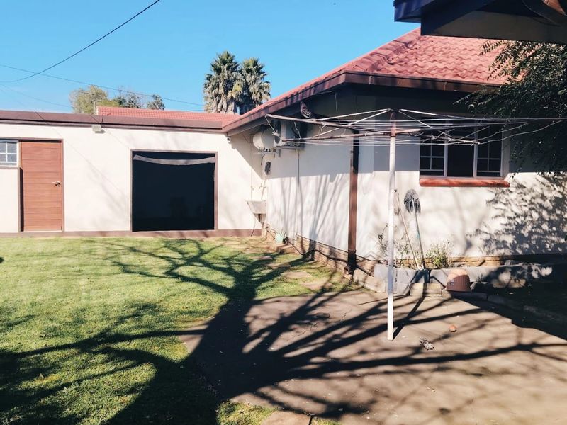 STUNNING FAMILY HOME FOR SALE IN VAALPARK - Photo 3