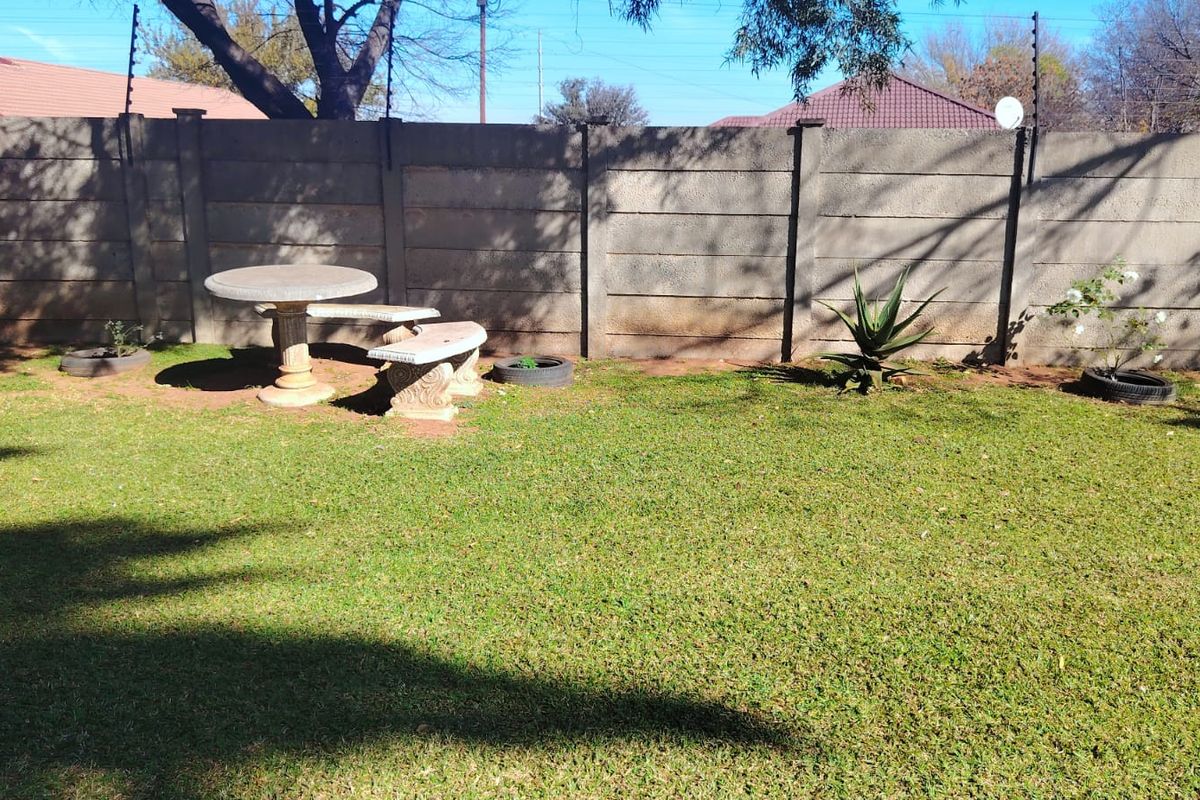 STUNNING FAMILY HOME FOR SALE IN VAALPARK - Photo 5