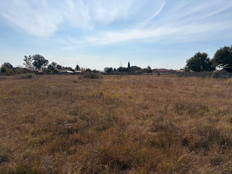 Discover an exceptional opportunity to invest in a well-positioned vacant stand situated Riversdale. - Photo 4