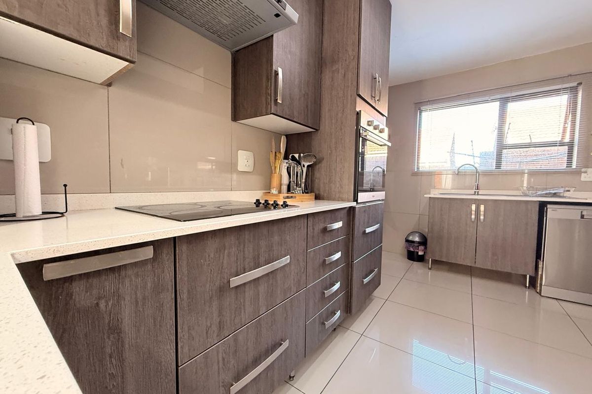 Safe and Secure 3 Bedroom Townhouse in Hutten Heights - Photo 3