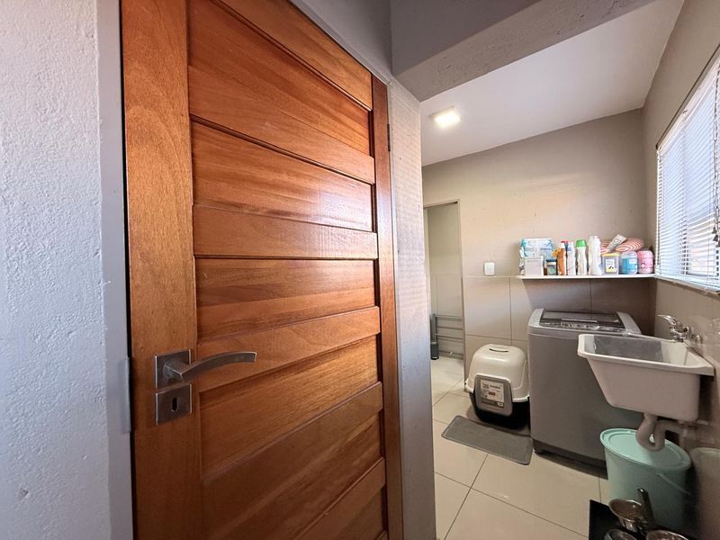 Safe and Secure 3 Bedroom Townhouse in Hutten Heights - Photo 10