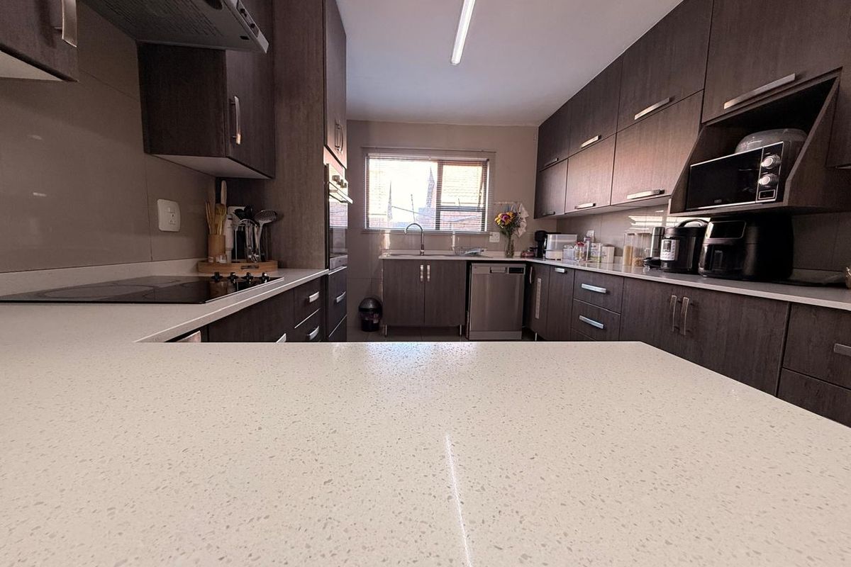 Safe and Secure 3 Bedroom Townhouse in Hutten Heights - Photo 4