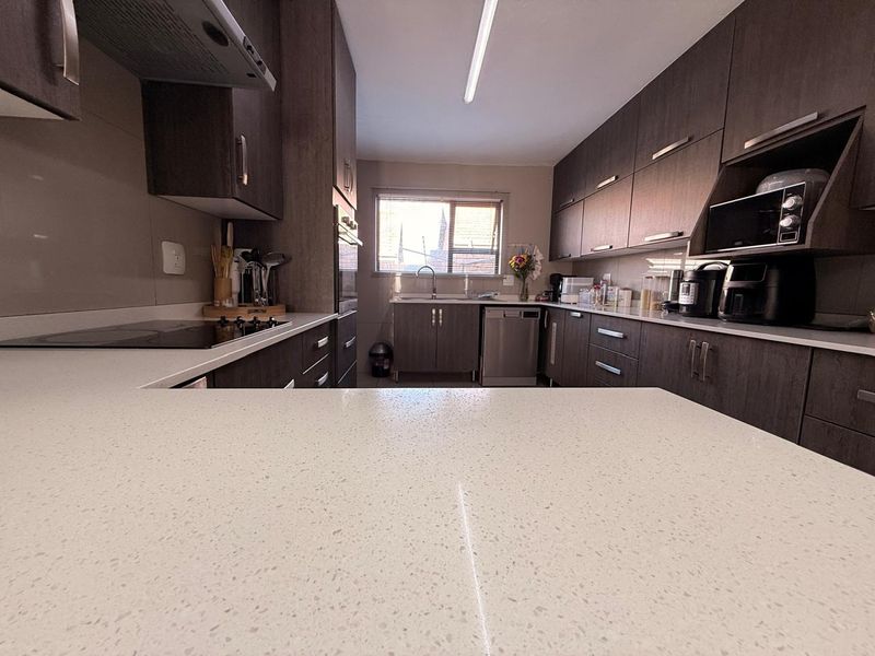Safe and Secure 3 Bedroom Townhouse in Hutten Heights - Photo 4