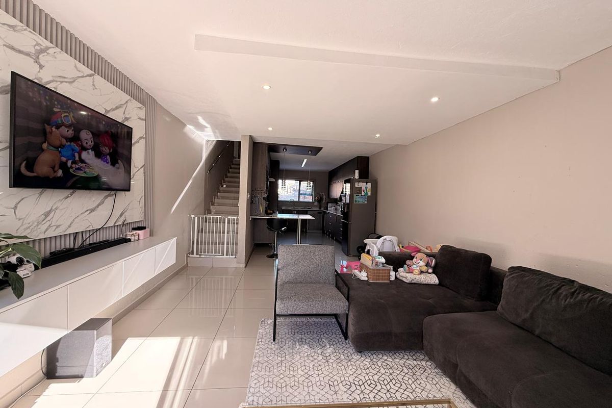 Safe and Secure 3 Bedroom Townhouse in Hutten Heights - Photo 5