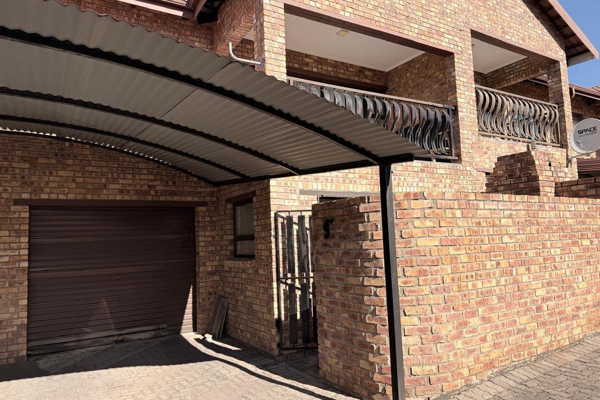 Safe and Secure 3 Bedroom Townhouse in Hutten Heights - Photo 2