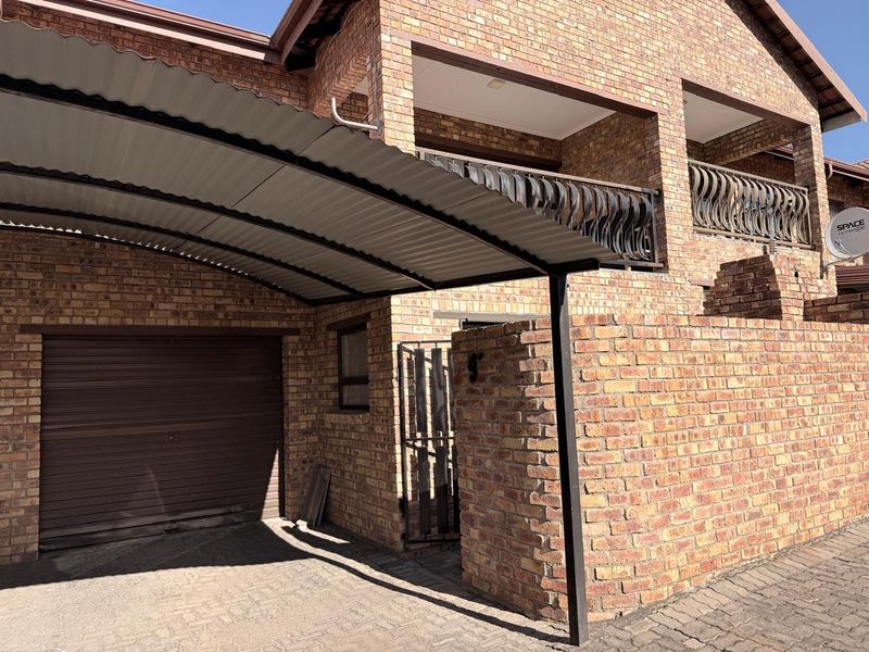 Safe and Secure 3 Bedroom Townhouse in Hutten Heights - Photo 2