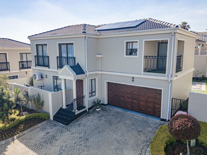 This lovely family home situated in Mont Tremblant Estate - Photo 2