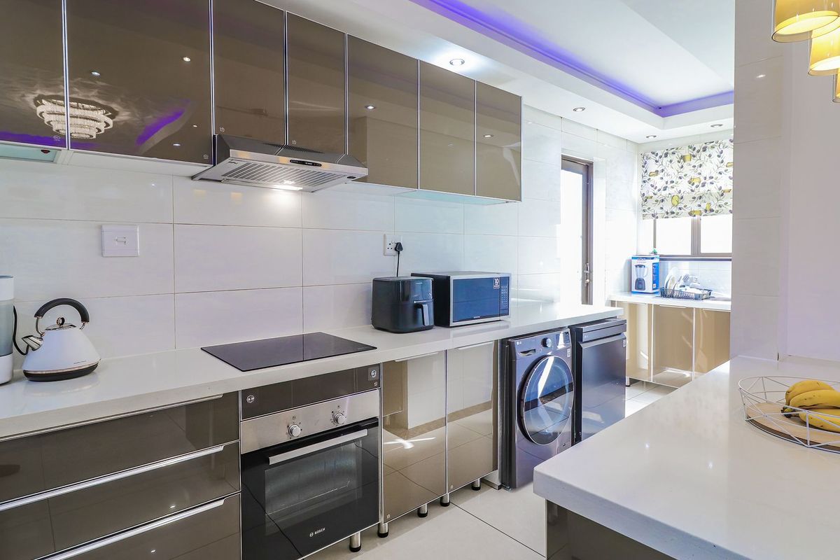 This lovely family home situated in Mont Tremblant Estate - Photo 5